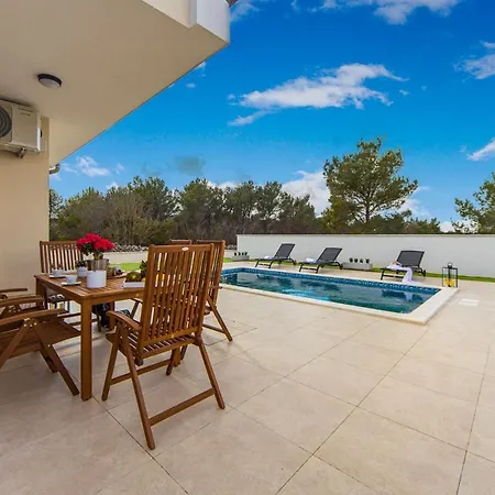 Holiday home Holiday Shaulatwins I Sibenik