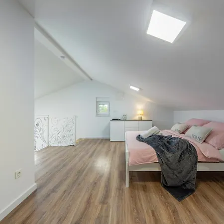 Holiday home Holiday Shaulatwins I Sibenik